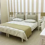 La Maison לינה וארוחת בוקר 4*